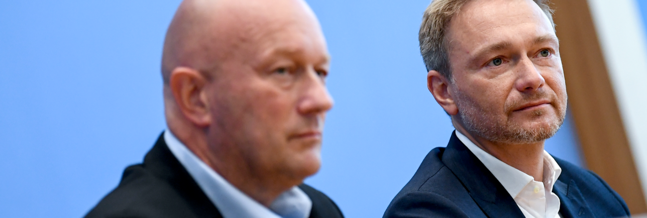 Die FDP-Politiker Thomas Kemmerich und Christian Lindner in der Bundespressekonferenz © dpa/Britta Pedersen
