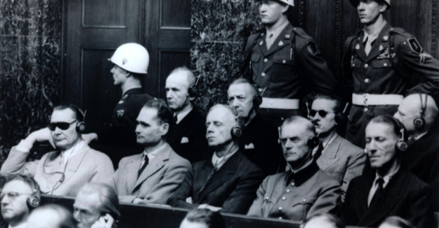 Nazi-Kriegsverbrecher auf der Anklagebank bei den Nürnberger Prozessen 1945 © picture alliance/Heritage-Images/Keystone Archives