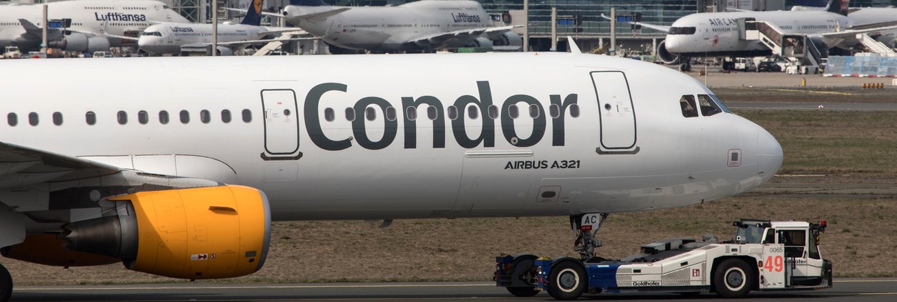 Ein Flugzeug der Fluggesellschaft Condor auf dem Flughafen Frankfurt © iStock/Teka77
