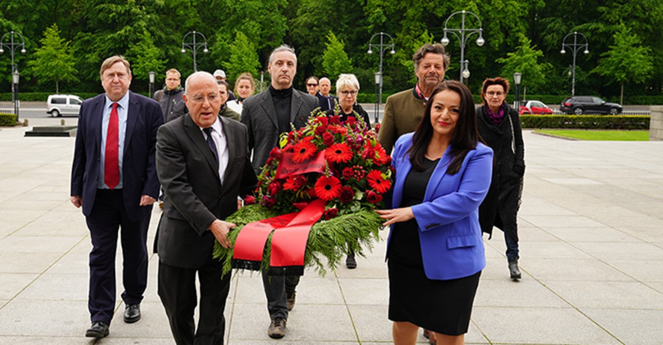 Kranzniederlegung zum Tag der Befreiung am 8. Mai