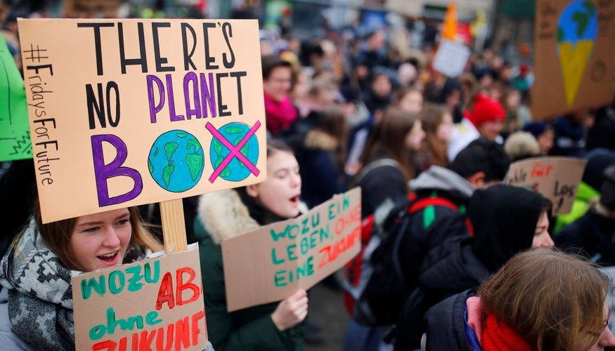 Bei einer FridaysForFuture-Demonstration am 1. Februar 2019 in Berlin hält eine Schülerin ein Schild mit der Aufschrift: There's no Planet B © REUTERS/Hannibal Hanschke Bei einer FridaysForFuture-Demonstration am 1. Februar 2019 in Berlin hält eine Schülerin ein Schild mit der Aufschrift: There's no Planet B © REUTERS/Hannibal Hanschke