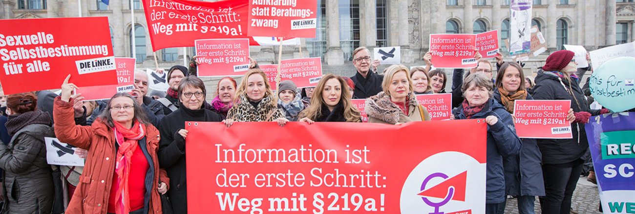 Protest vor dem Bundestag gegen § 219a im Strafgesetzbuch
