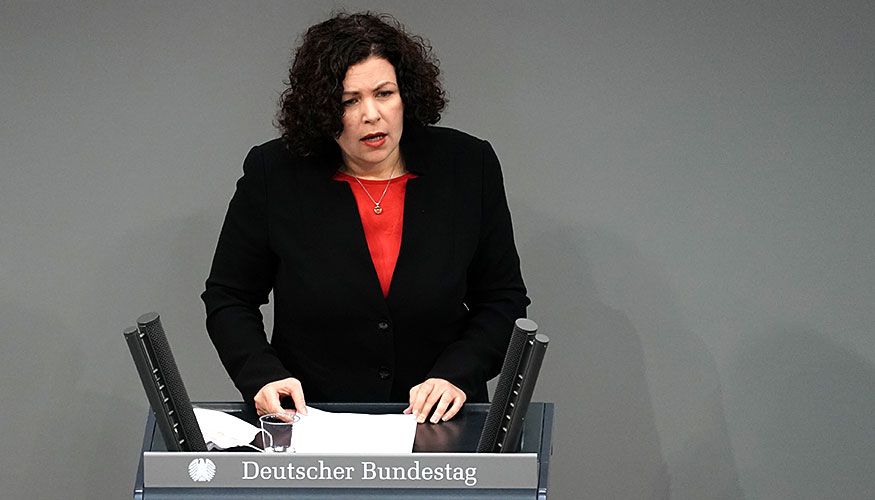 Amira Mohamed Ali am Redepult des Bundestags Amira Mohamed Ali am Redepult des Bundestags