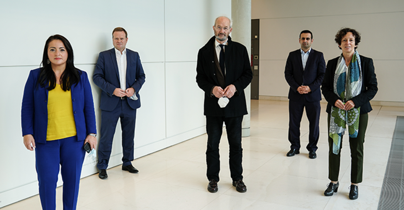 Vater von Julian Assange, John Shipton, mit Abgeordneten Vater von Julian Assange, John Shipton, mit Abgeordneten