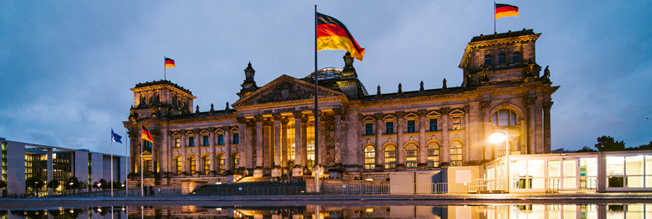 Deutscher Bundestag, Reichstagsgebäude bei Nacht 