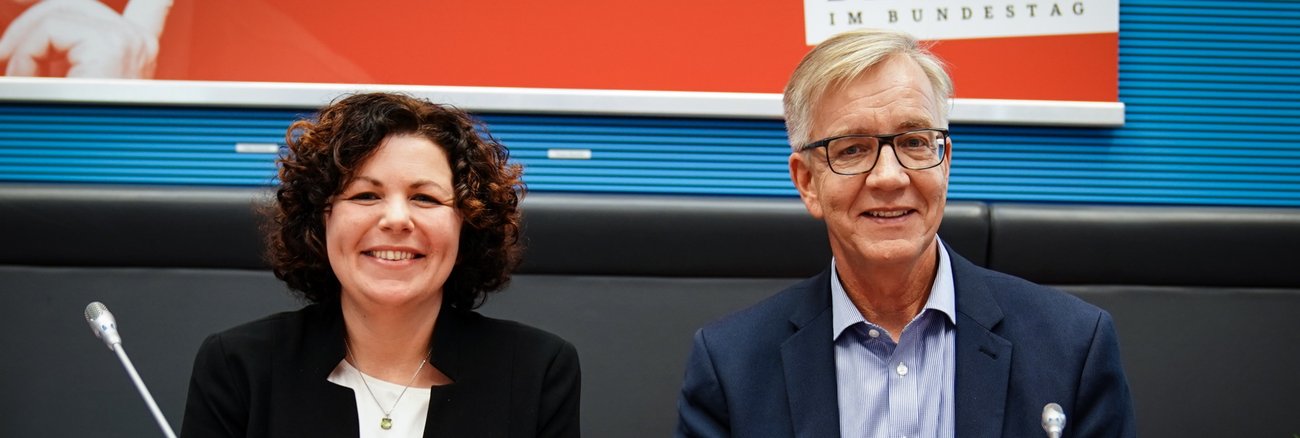 Die Vorsitzenden der Linksfraktion, Amira Mohamed Ali und Dietmar Bartsch