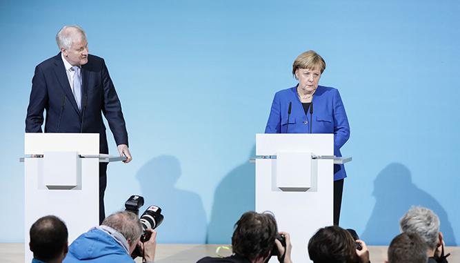 Seehofer, Merkel und Schulz bei einer Pressekonferenz zum Abschluss der Sondierungsgespräche im Januar 2018 in Berlin | Foto: © dpa