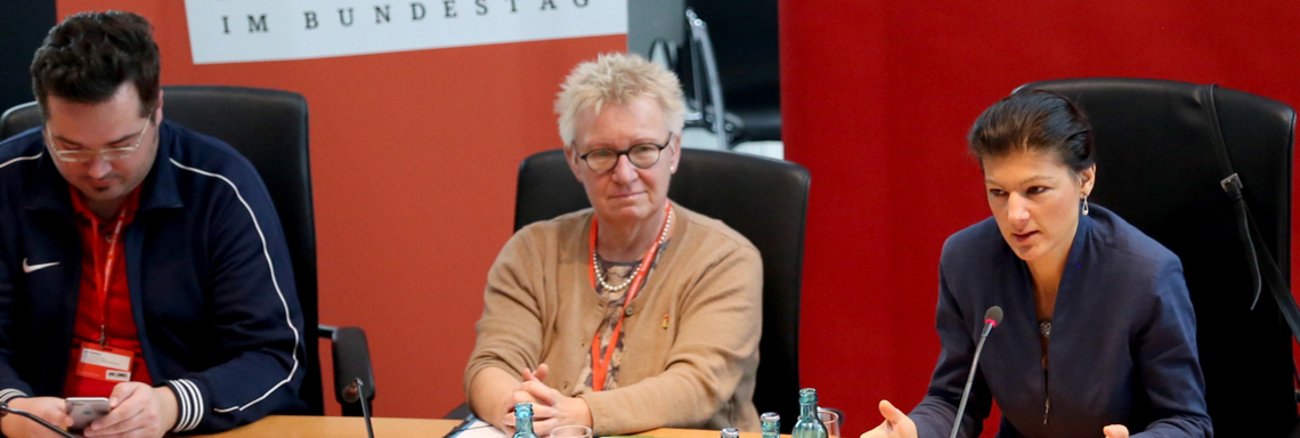 Jutta Krellmann und Sahra Wagenknecht während der Betriebsrätekonferenz der Fraktion DIE LINKE: Ahoi, Mitbestimmung!