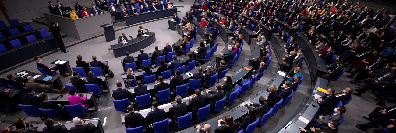 Blick in den Plenarsaal des Bundestag von der Besuchertribüne © DBT/Tobias Koch