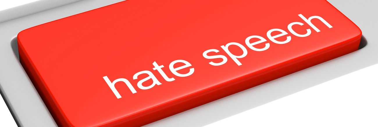 Computertastatur mit der Aufschrift Hate Speech © iStock/Kagenmi