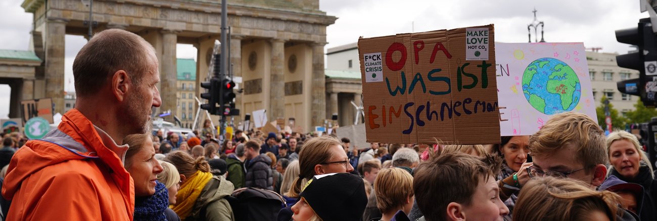 Teilnehmer beim Klimastreik am 20. September 2019 vor dem Brandenburg Tor in Berlin