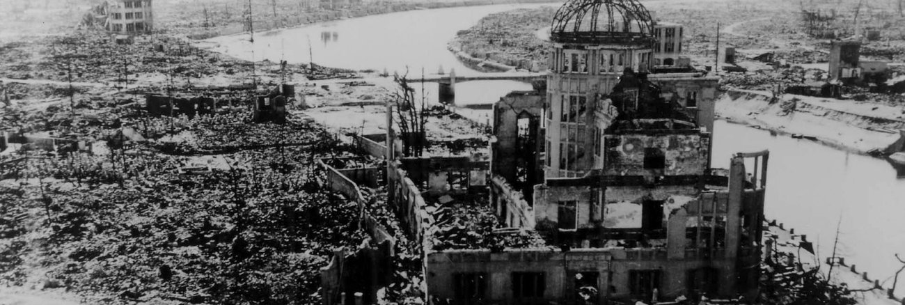 Ruine der Industrie- und Handelskammer in Hiroshima nach dem Atombombenabwurf am 6. August 1945