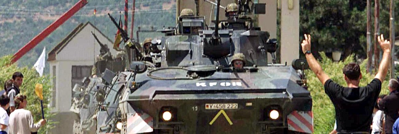 Panzer der Bundeswehr 1999 im Kosovo als Teil des NATO-Angriffskrieges gegen Jugoslawien © dpa