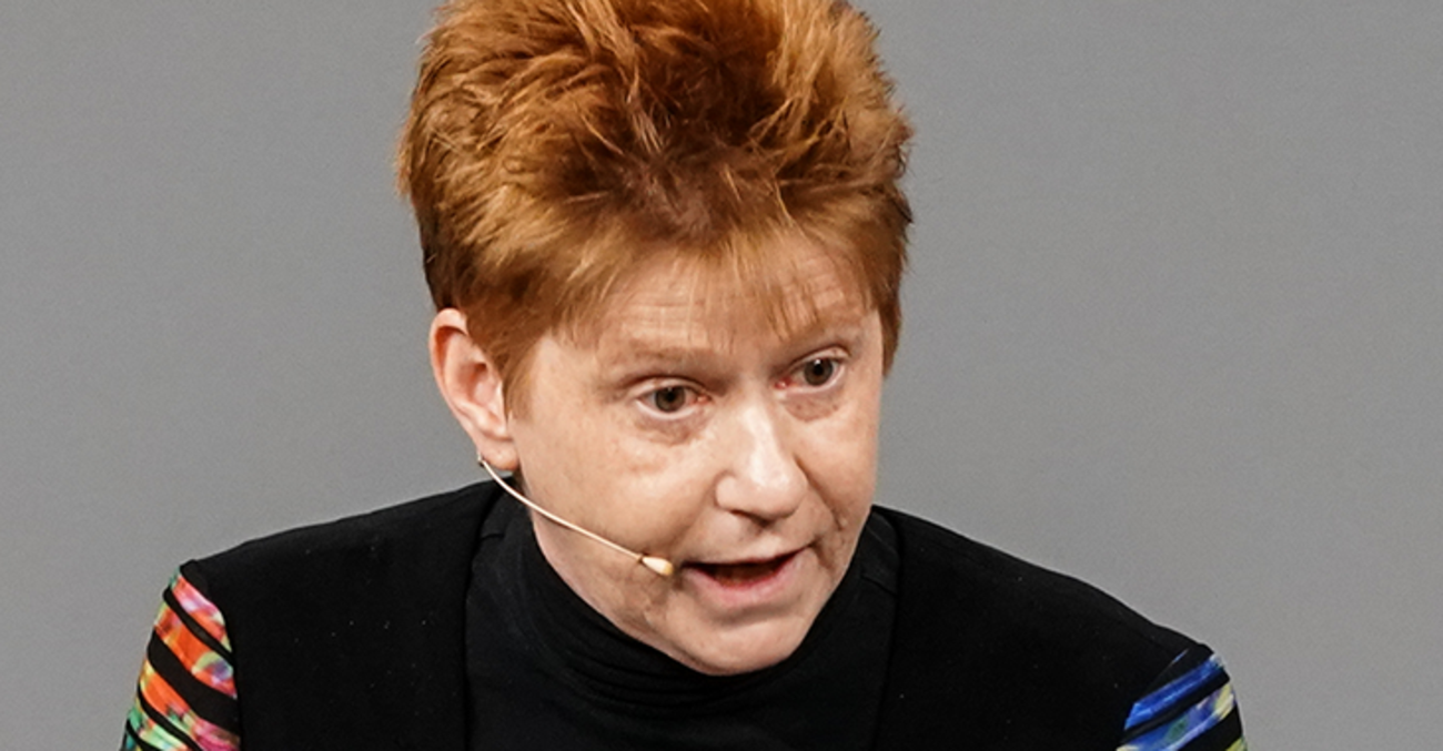 Petra Pau im Plenum des Bundestages