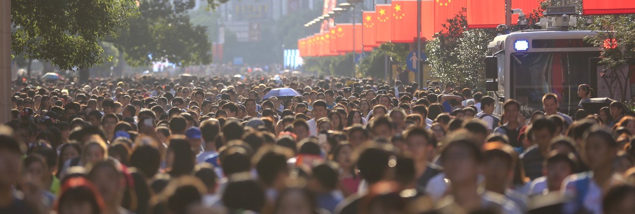 Menschenmassen auf der Hauptfußgängerzone in der Nanjing Straße in Shanghai © REUTERS/Aly Song