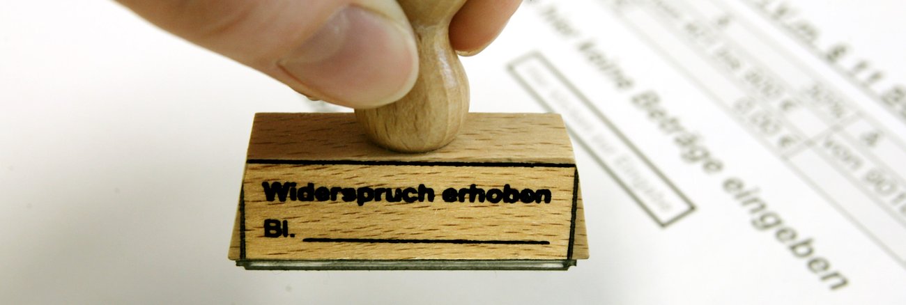 Klagen gegen Hartz: Stempel mit der Aufschrift »Widerspruch erhoben« © dpa