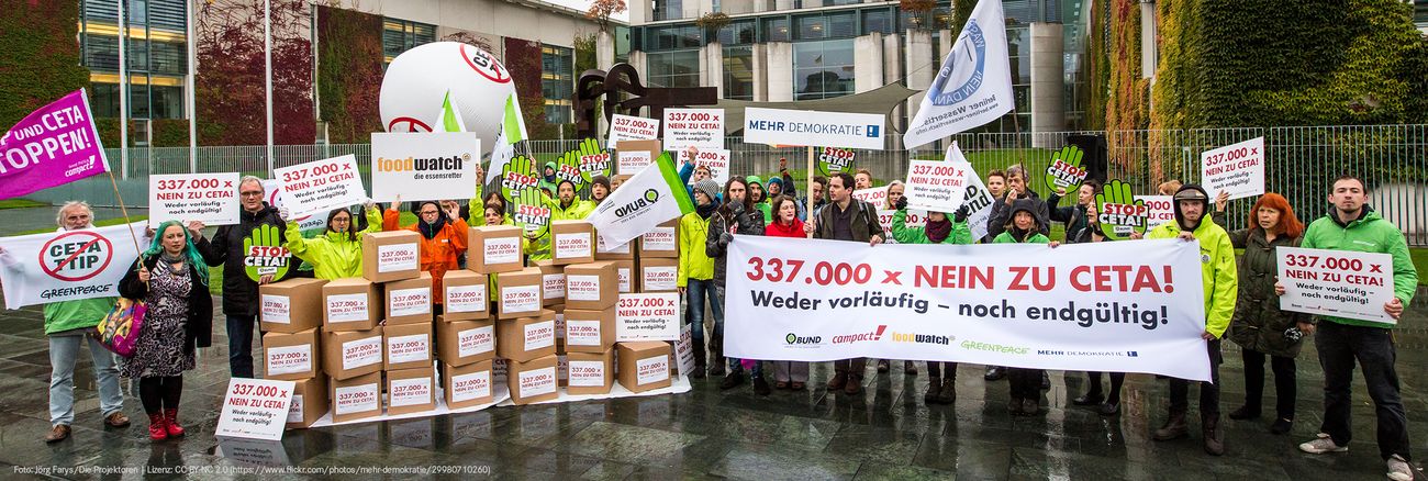 CETA Unterschriftenuebergabe header 22xxx