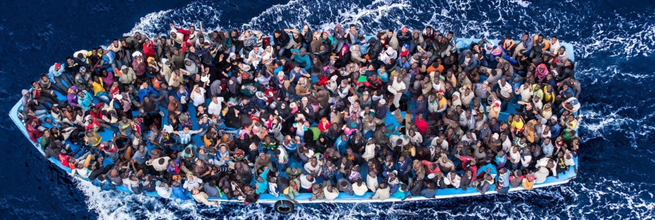 Flüchtlingsboot im Mittelmeer © UNHCR/Massimo Sestini