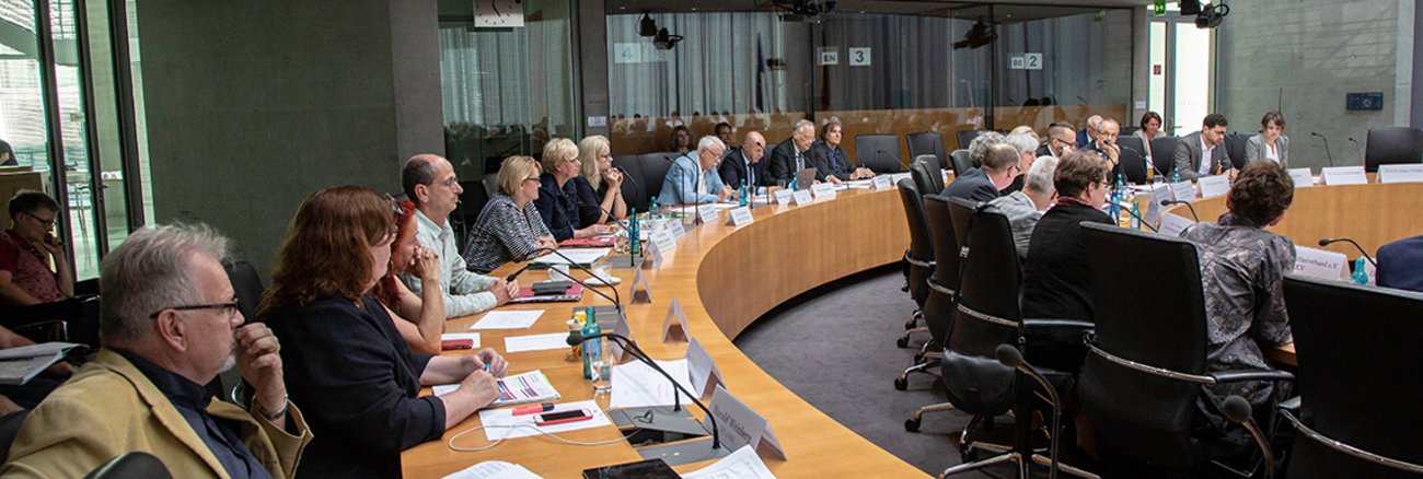 Anhörung im Gesundheitsausschuss zum Antrag der Fraktion: Menschen mit Pflegebedarf finanziell entlasten Anhörung im Gesundheitsausschuss zum Antrag der Fraktion: Menschen mit Pflegebedarf finanziell entlasten
