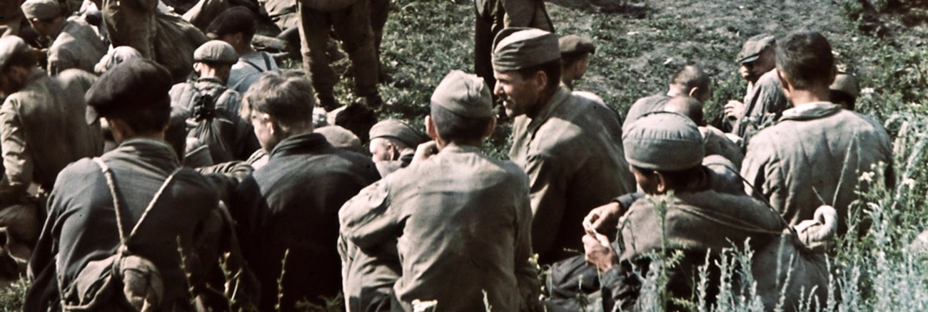 Soldaten der Sowjetarmee 1942 in Kriegsgefangenschaft © FORTEPAN