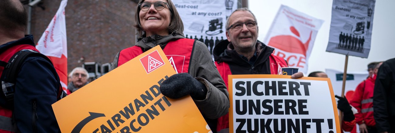 IG-Metall-Demo am 20. November 2019 vor der Continental-Konzernzentrale in Hannover gegen angekündigte Standortschließungen und Stellenabbau © Peter Steffen/dpa