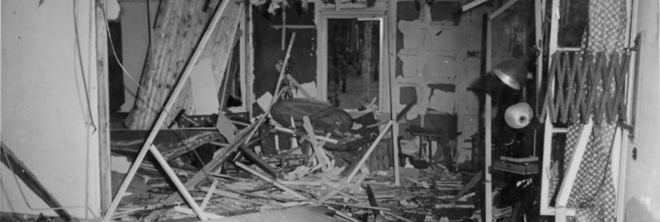 Trümmer im verwüsteten Besprechungsraum im Führerhauptquartier Wolfsschanze nach dem Bomben-Attentat auf Hitler am 20. Juli 1944 © Bundesarchiv