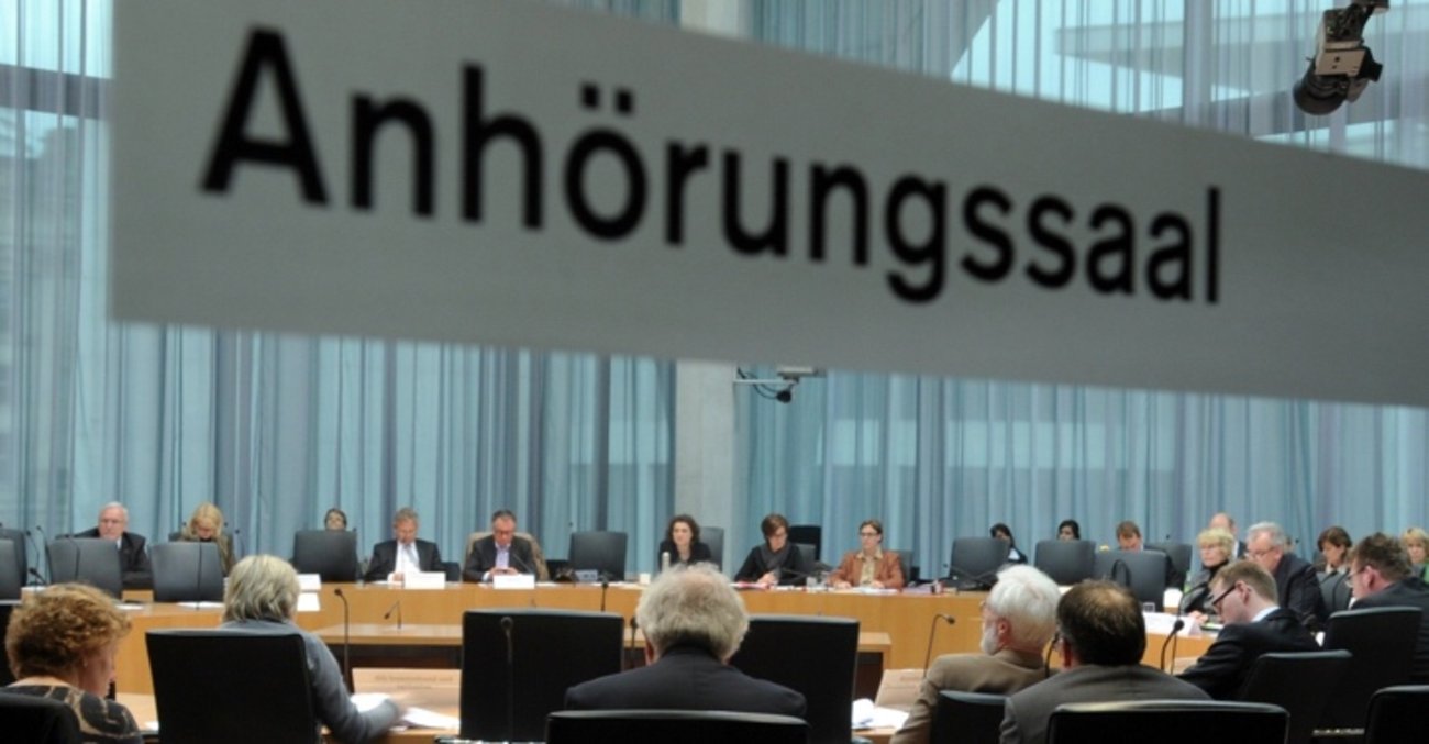 Anhörungssaal des Bundestages © DBT/Lichtblick/Achim Melde