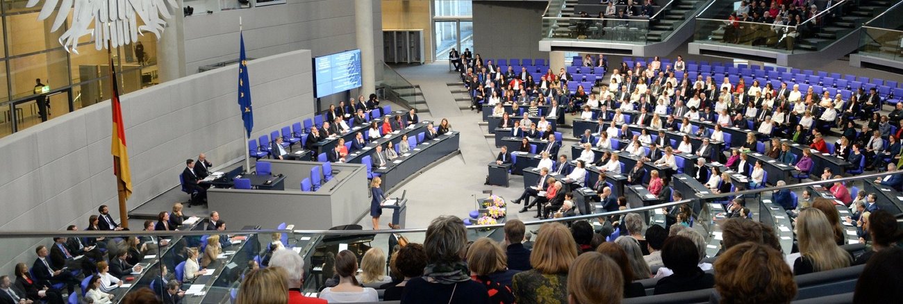 Blick von der Besuchertribüne in der voll besetzten Plenarsaal des Bundestages © DBT/Achim Melde Blick von der Besuchertribüne in der voll besetzten Plenarsaal des Bundestages © DBT/Achim Melde