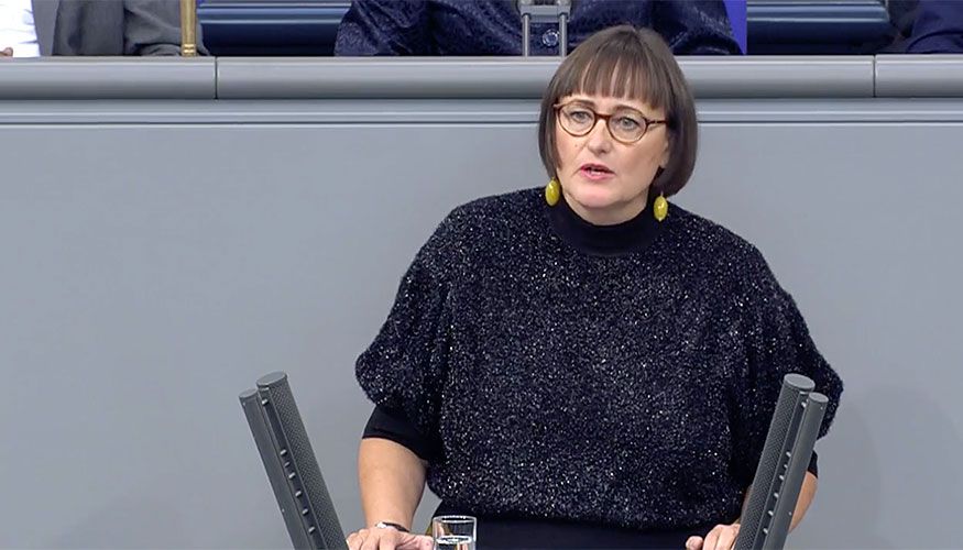Martina Renner am Redepult des Bundestags Martina Renner am Redepult des Bundestags