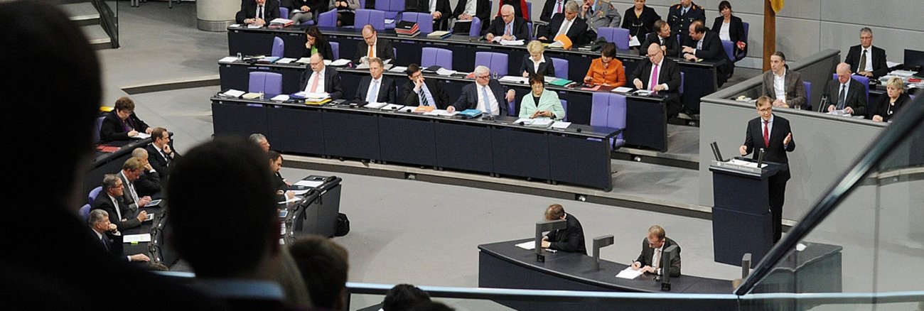 Blick auf die Regierungsbank im Plenarsaal des Bundestages während einer Rede von Dietmar Bartsch © DBT/Achim Melde