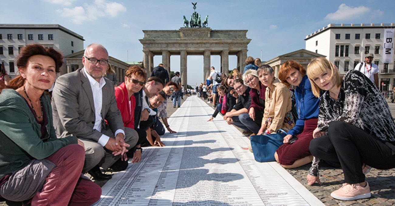 Mahnaktion am Brandenburger Tor in Berlin