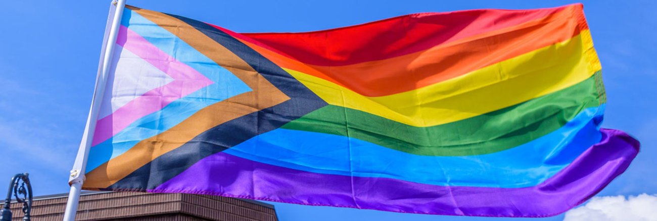 Flagge der  LGBTQIA*-Community