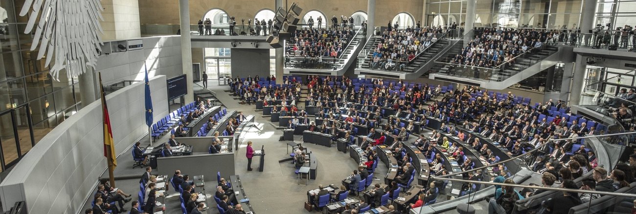 Der vollbesetzte Plenarsaal des Bundestages © DBT/Marc-Steffen Unger