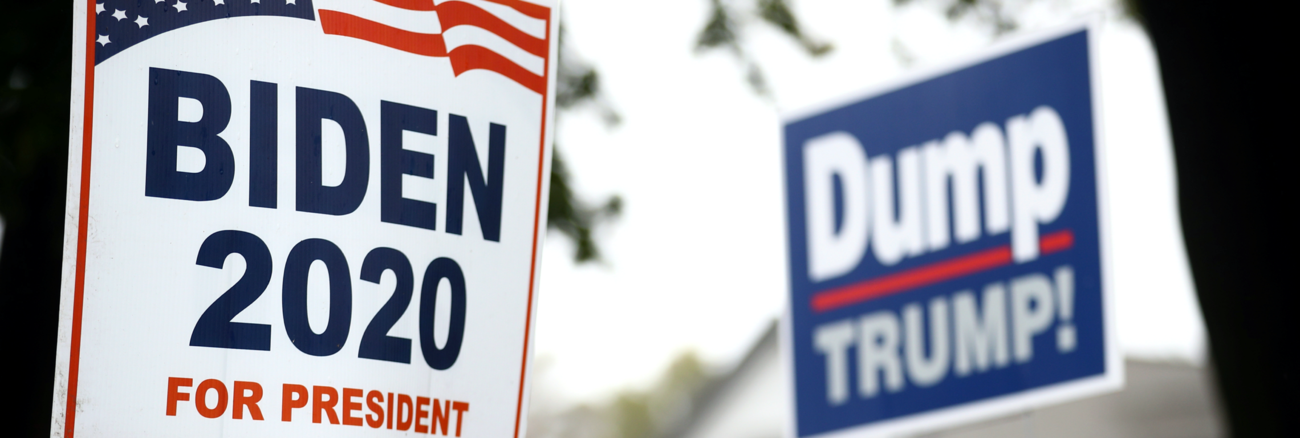 Wahlplakate mit der Aufschrift »Biden 2020 for President« und »Dump Trump!« © REUTERS/Hannah McKay Wahlplakate mit der Aufschrift »Biden 2020 for President« und »Dump Trump!« © REUTERS/Hannah McKay