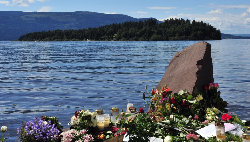 Beileidsbekundungen am Ufer des Tyrifjord nach dem Attentat auf Utøya
