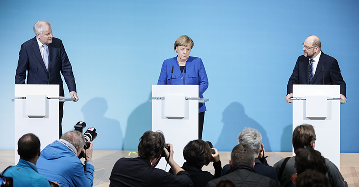 Seehofer, Merkel und Schulz bei einer Pressekonferenz zum Abschluss der Sondierungsgespräche im Januar 2018 in Berlin | Foto: © dpa