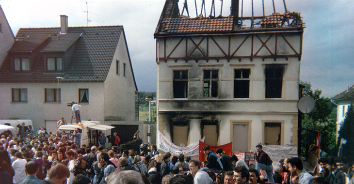 Brandanschlag in Solingen 1993 | Foto: wikimedia.org / Sir James (CC BY-SA 2.0 DE) Brandanschlag in Solingen 1993 | Foto: wikimedia.org / Sir James (CC BY-SA 2.0 DE)