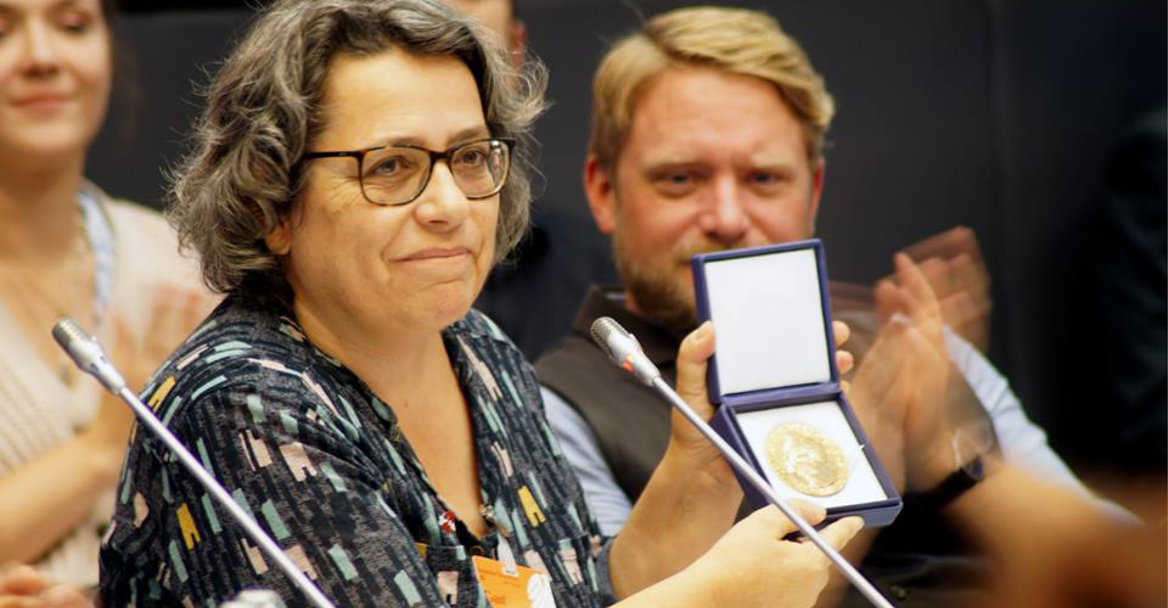 Xanthe Hall von ICAN Deutschland, der internationalen Kampagne zur Abschaffung von Atomwaffen mit Friedensnobelpreis Xanthe Hall von ICAN Deutschland, der internationalen Kampagne zur Abschaffung von Atomwaffen mit Friedensnobelpreis