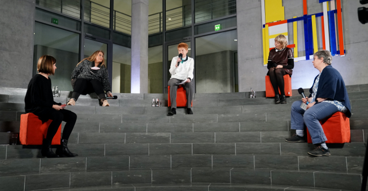 Live-Talk »Die Lobby« am 9. November 2020 - Sophie Liebchen, Idil Baydar, Petra Pau und zwei Vertreterinnen von Omas gegen Rechts (v.l.n.r.)