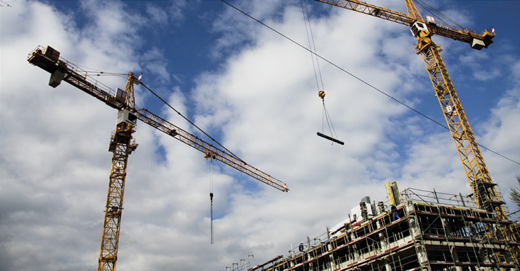 Kräne auf einer Baustelle