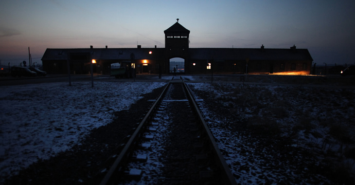 Das Torhaus des ehemaligen Konzentrationslagers Auschwitz-Birkenau © REUTERS/Kacper Pempel