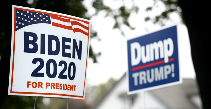 Wahlplakate mit der Aufschrift »Biden 2020 for President« und »Dump Trump!« © REUTERS/Hannah McKay Wahlplakate mit der Aufschrift »Biden 2020 for President« und »Dump Trump!« © REUTERS/Hannah McKay