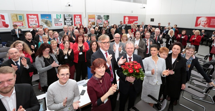 Bundespräsidentschaftskandidat Christoph Butterwegge und die LINKE-Wahlfrauen und -männer nach der Bundesversammlung am 12. Februar 2017 Bundespräsidentschaftskandidat Christoph Butterwegge und die LINKE-Wahlfrauen und -männer nach der Bundesversammlung am 12. Februar 2017