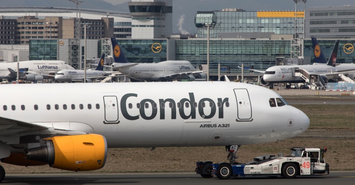 Ein Flugzeug der Fluggesellschaft Condor auf dem Flughafen Frankfurt © iStock/Teka77