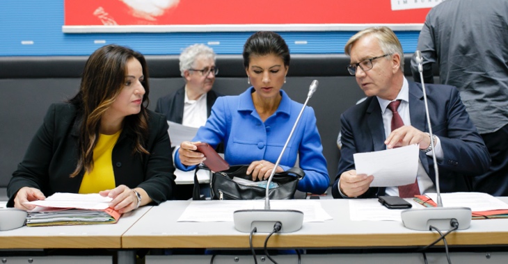 Sevim Dagdelen, Sahra Wagenknecht und Dietmar Bartsch (v.l.n.r.) © DBT/Thomas Imo/photothek