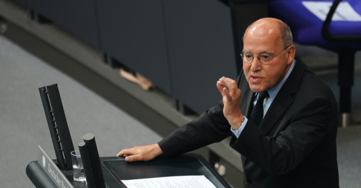 Gregor Gysi am Rednerpult des Bundestages Gregor Gysi am Rednerpult des Bundestages
