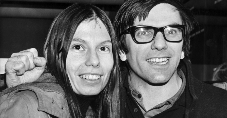 Rudi Dutschke mit seiner Frau Gretchen beim Verlassen von Thanet House in London am 22. Dezember 1970 © dpa/UPI Rudi Dutschke mit seiner Frau Gretchen beim Verlassen von Thanet House in London am 22. Dezember 1970 © dpa/UPI