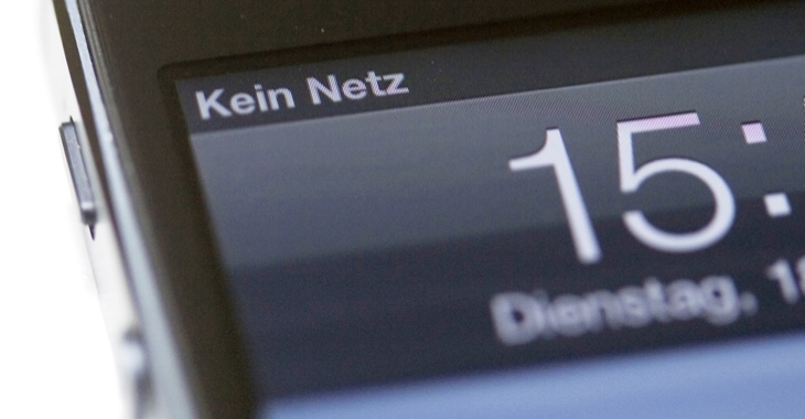 Im Display eines Handys wird angezeigt: Kein Netz © dpa