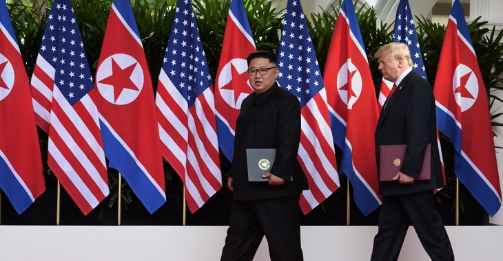 Nordkoreas Staatschef Kim Jong Un und US-Präsident Donald Trump am 13. Juni 2018 bei ihrem Gipfeltreffen in Singapur © Anthony Wallace/REUTERS Nordkoreas Staatschef Kim Jong Un und US-Präsident Donald Trump am 13. Juni 2018 bei ihrem Gipfeltreffen in Singapur © Anthony Wallace/REUTERS