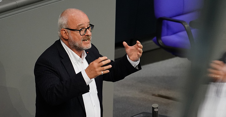 Matthias W. Birkwald hält eine Rede im Plenum Matthias W. Birkwald hält eine Rede im Plenum